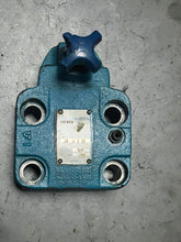 Load image into Gallery viewer, Vickers CG-10-B-30 Pressure Relief Valve 590958
