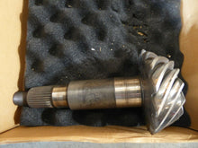 Load image into Gallery viewer, Dana 41725 / 41724 Ring & Pinion 259 Ratio C40603 New