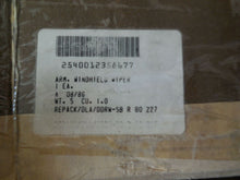 Load image into Gallery viewer, International Parts Wiper 668897C91 New