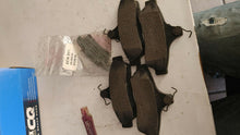 Load image into Gallery viewer, Bendix Brake Pads D1048 New