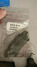 Load image into Gallery viewer, Bendix Brake Pads D1048 New