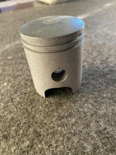 Load image into Gallery viewer, Genuine Yamaha Parts 3E5-11635-00 Piston New