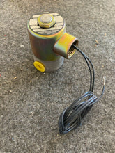 Load image into Gallery viewer, Parker V52HHB21502 Solenoid Valve New