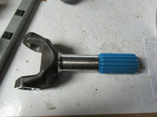 Load image into Gallery viewer, New Spicer Yoke Shaft F6-82-119-3