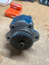 Load image into Gallery viewer, AHS IA256-AR-5/8-M14 Gear Pump
