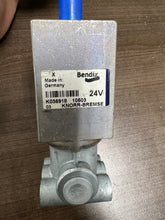 Load image into Gallery viewer, Bendix K036918 TR-3 Traction Relay Valve
