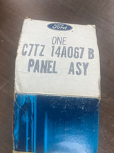 Load image into Gallery viewer, Ford C7TZ-14A067-B Fuse Panel
