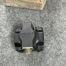 Load image into Gallery viewer, MOOG 760-748A Directional Control Valve 4810-01-132-8431
