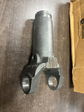 Load image into Gallery viewer, Chrysler 2237264 Slip Yoke Detroit 726108-1, 7260 Series
