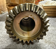 Load image into Gallery viewer, Case 1342927C1 Gear
