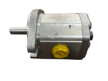 Load image into Gallery viewer, Sauer-Sunstrand SNM2/19-C106-AHH1/8E Hydraulic Gear Pump
