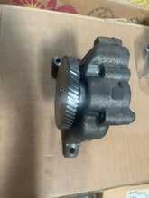 Load image into Gallery viewer, Navistar 1805395C1 Oil Pump
