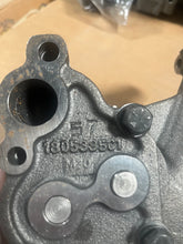 Load image into Gallery viewer, Navistar 1805395C1 Oil Pump
