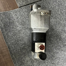 Load image into Gallery viewer, Bodine 310-0057 DC Gear Motor Type 22B3FEBL-Z2
