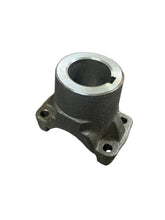 Load image into Gallery viewer, Spicer 3-4-333 End Yoke, 1350 Series 2590-01-183-8426
