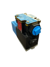 Load image into Gallery viewer, Vickers DG4V-3-0A-M-FPA5WL-H7-60-EN416 Pilot Valve 02-155422
