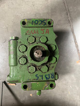 Load image into Gallery viewer, JOHN DEERE R38318 USED HYDRAULIC PUMP FOR 2030 2750 1020 2555 2020 2350 2040 2550 2755 2355
