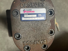 Load image into Gallery viewer, Danfoss 163D1186 Hydraulic Motor for Bobcat NOS
