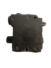 Load image into Gallery viewer, Eaton 39055-EBK Self-leveling Valve
