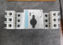 Load image into Gallery viewer, SIEMENS 3RV1721-0KD10 CIRCUIT BREAKER
