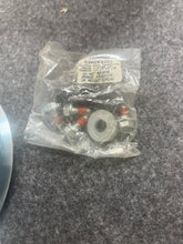 Load image into Gallery viewer, Fleetrite 1647566C91 Air Conditioning Clutch for international

