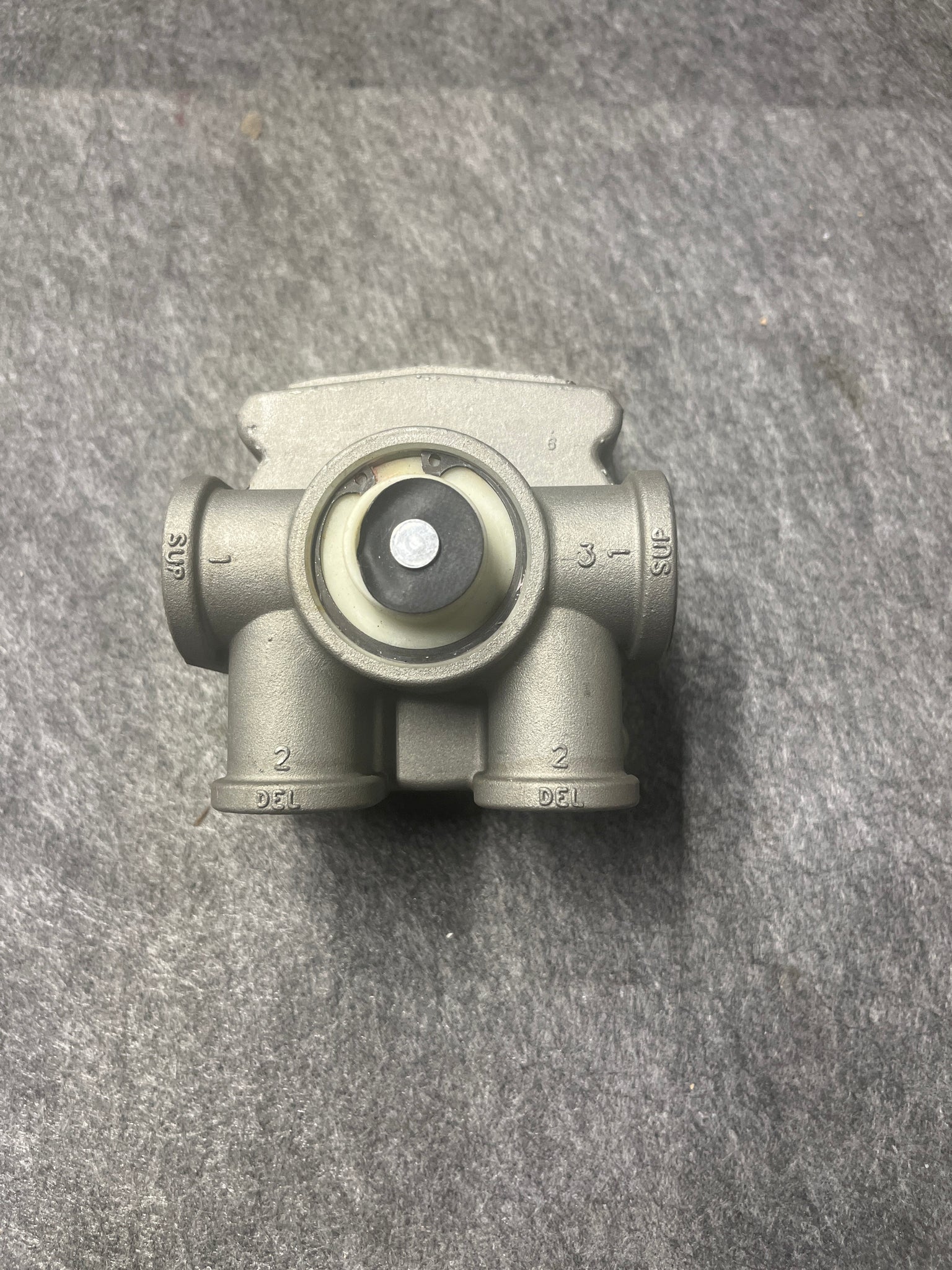 Valvula Rv040 Bendix 103705 Air Brake Valve, Relay RV040 – swedincompany