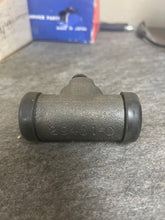 Load image into Gallery viewer, Bendix 3504 Wheel, Cylinder 2530-00-018-2492
