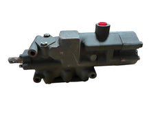 Load image into Gallery viewer, USATAC 11618121, Valve Assy, Steering 2530-01-031-6125
