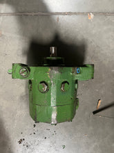 Load image into Gallery viewer, JOHN DEERE R38318 USED HYDRAULIC PUMP FOR 2030 2750 1020 2555 2020 2350 2040 2550 2755 2355
