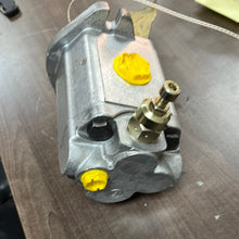 Load image into Gallery viewer, Sauer-Sunstrand Pumps SNM21/25-S-SC06-N Hyd. Pump, Gear Pump
