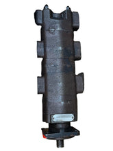 Load image into Gallery viewer, Parker Commercial P350B478EKAB22-11HNAB17 Hydraulic Pump Used
