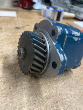 Load image into Gallery viewer, AHS IA256-AR-5/8-M14 Gear Pump
