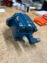 Load image into Gallery viewer, AHS IA256-AR-5/8-M14 Gear Pump
