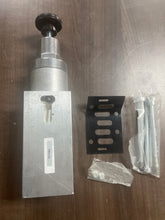 Load image into Gallery viewer, Norgren RM3A-8B ISO3 pressure regulator
