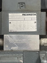 Load image into Gallery viewer, Rexroth 4WEH16H60/6AG12NS2Z45V Directional Valve 4WE6J51/AG12NZ45V
