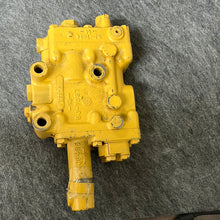 Load image into Gallery viewer, CATERPILLAR 9J4693 VALVE GP-ACCUMULATOR CHARGING
