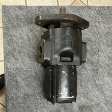 Load image into Gallery viewer, Ultra 6400-1599 Hydraulic Pump
