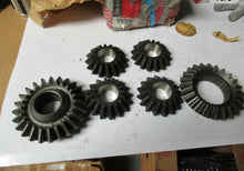 Load image into Gallery viewer, RENAULT 5000849421 GEAR SETINCLUDES 1-5060664583,1-5000664531,4-5000664582,
