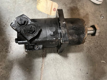 Load image into Gallery viewer, EATON CHAR-LYNN 113-1121-006 HYDRAULIC MOTOR USED
