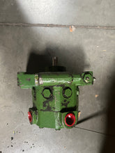 Load image into Gallery viewer, JOHN DEERE R38318 USED HYDRAULIC PUMP FOR 2030 2750 1020 2555 2020 2350 2040 2550 2755 2355
