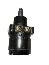 Load image into Gallery viewer, White / Upright Aerial W80399 Hydraulic Motor used
