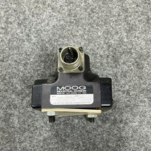 Load image into Gallery viewer, MOOG 760-748A Directional Control Valve 4810-01-132-8431
