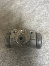 Load image into Gallery viewer, Bendix 3504 Wheel, Cylinder 2530-00-018-2492
