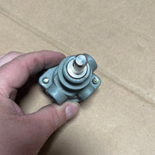 Load image into Gallery viewer, Bendix Air Brake 276567 PP-1 Valve Control for Mack
