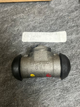 Load image into Gallery viewer, Bendix 2230700 Wheel Cylinder 2530-01-183-2718
