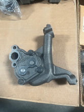 Load image into Gallery viewer, Navistar 1805395C1 Oil Pump
