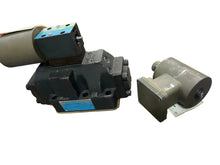 Load image into Gallery viewer, Vickers DG5S-8-6C-T-M-X1-A4-30 Directional Control Valve
