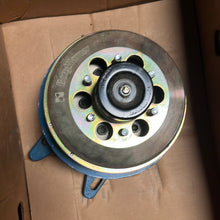 Load image into Gallery viewer, Borg Warner 010021978 Fan Clutch 1090-09500-01
