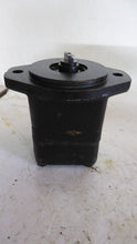 Load image into Gallery viewer, Vickers V10 1J2J 0A20 024 LH Hydraulic Pump
