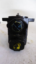 Load image into Gallery viewer, Vickers V10 1J2J 0A20 024 LH Hydraulic Pump
